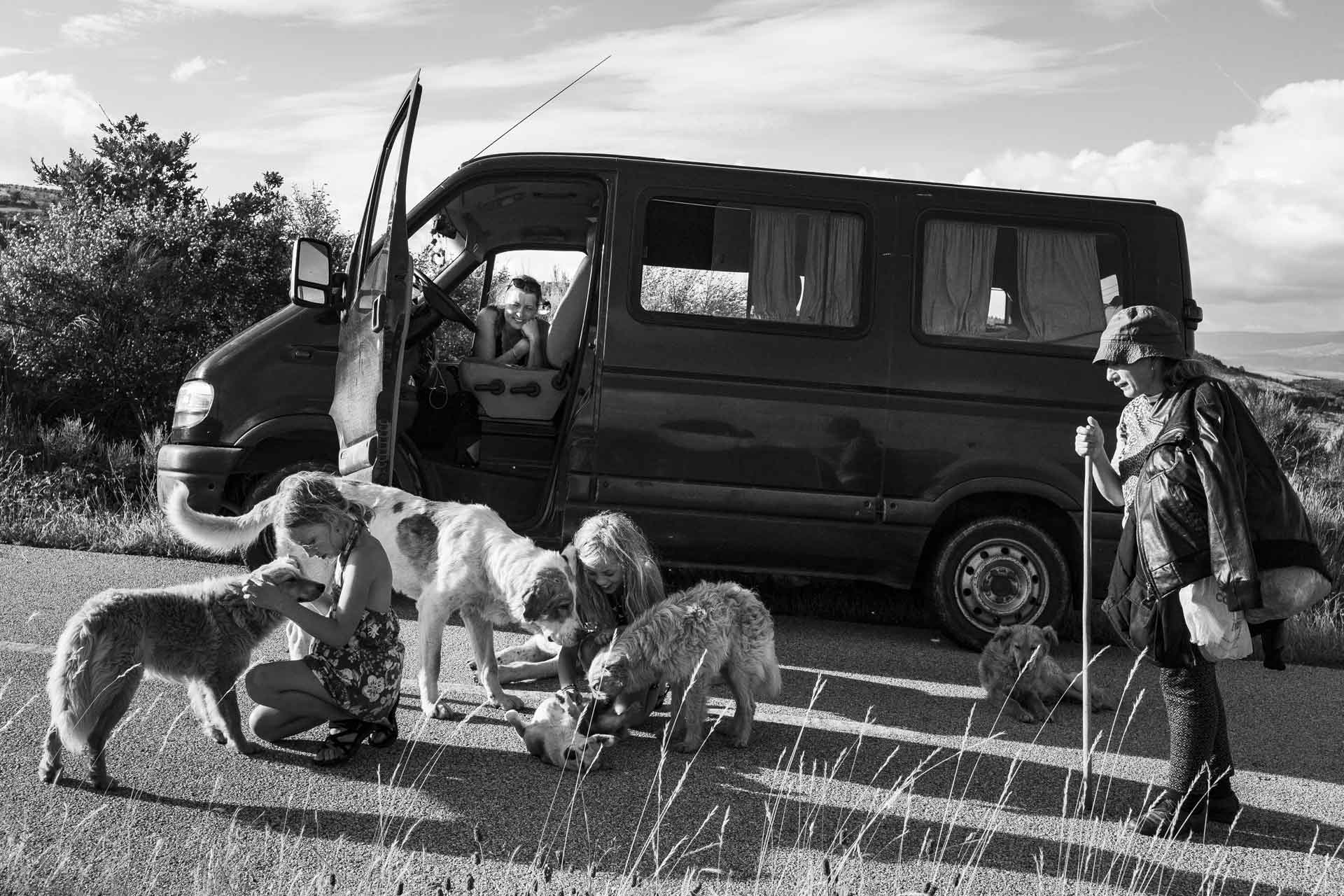 Fotografie z cyklu Evropský deník – Setkání s pastevkyní, Portrugalsko, 2018